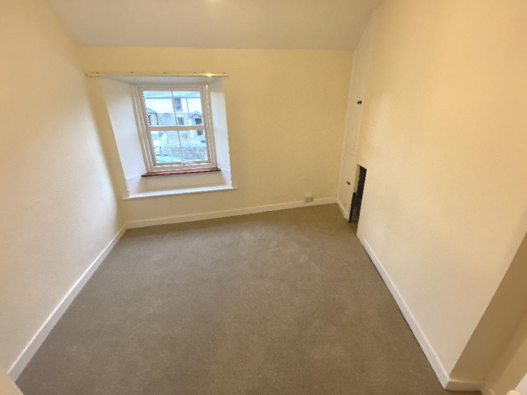 32FS-7-Bedroom1