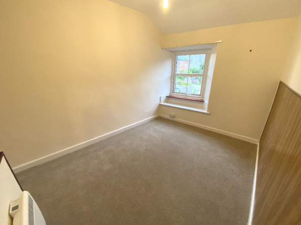 32FS-9-Bedroom3